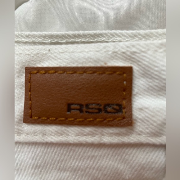 I’m selling some white pants from Tillys. The waist size is 23” - Picture 2 of 3